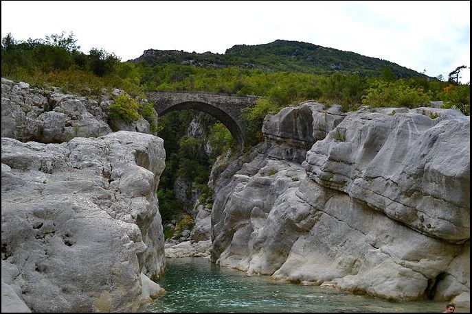 le pont de la cerise sur la commune de Gilette